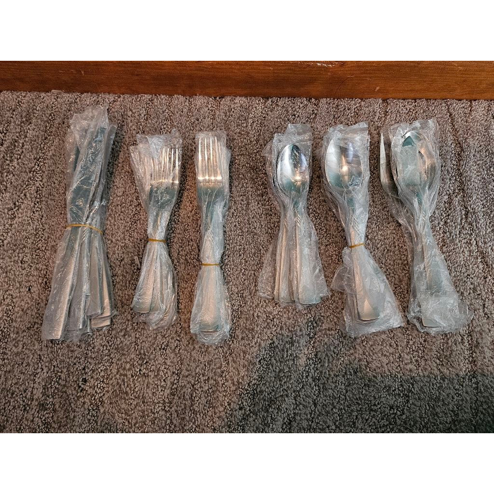 New Corelle 45 Piece Flatware Set in Frost with Hostess Set